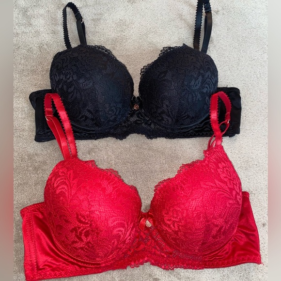 Marilyn Monroe Other - (2) Marilyn Monroe Push-Up Bras 🖤❤️